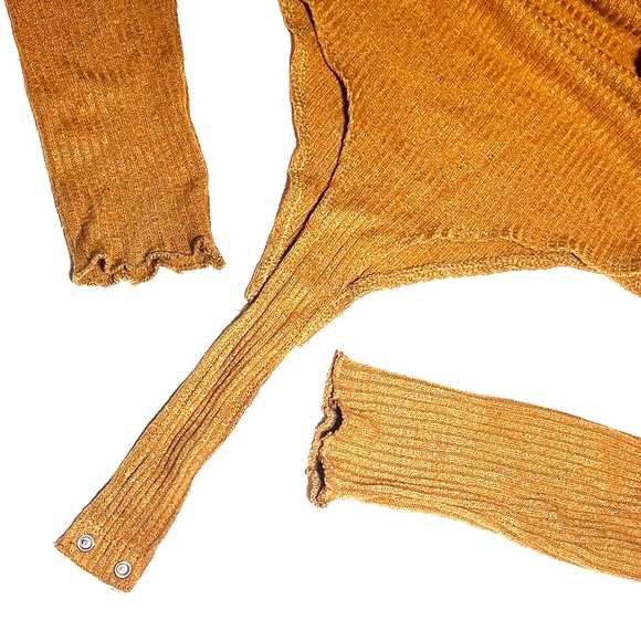 🟪GARAGE Mustard yellow off the shoulder bodysuit ribbed top with ruffle hem - Picture 2 of 2